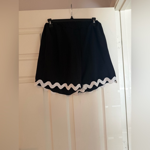 Sunday Black and White Ric Rac Set - Picture 3 of 4